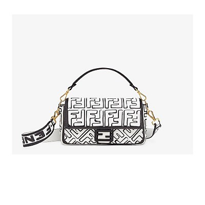 [스페셜오더]FENDI-8BR600 펜디 화이트 엠보싱 FF 모티프 바게트백