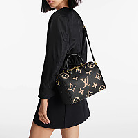 LOUIS VUITTON-M13988 루이비통 블랙 키폴 카고 반둘리에 25