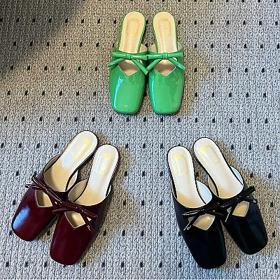 DIOR-3SO306 디올 26SS 봄-여름 시즌 런웨이 스퀘어 토 리본 뮬 플랫 슈즈(3컬러)