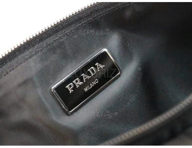 prada-1110-0010.jpg