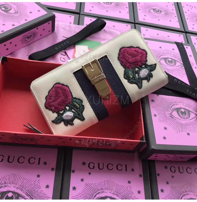 gucci-1122-001.jpg