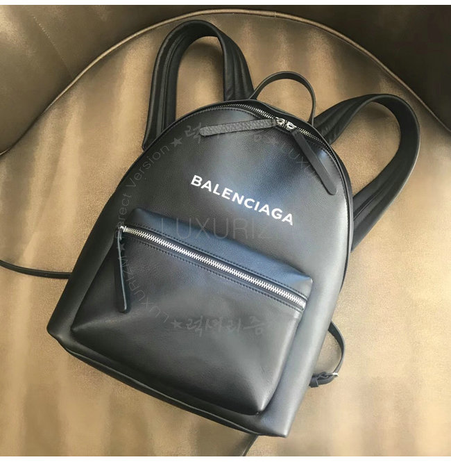 balenciaga3-0125-002.jpg