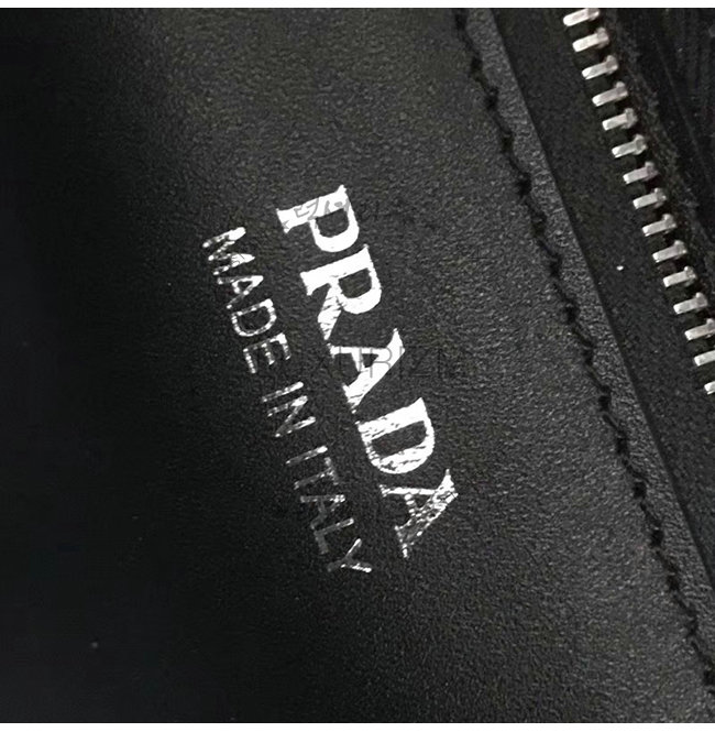 prada1-1119-0010.jpg