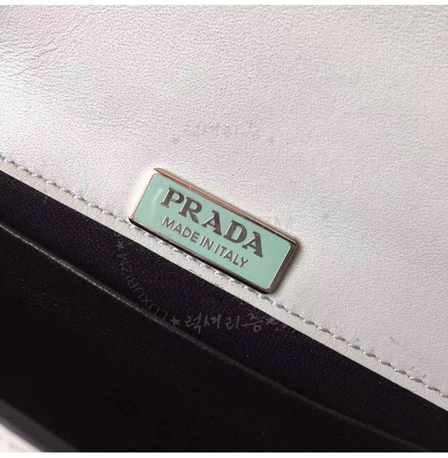 prada-0302-0010.jpg