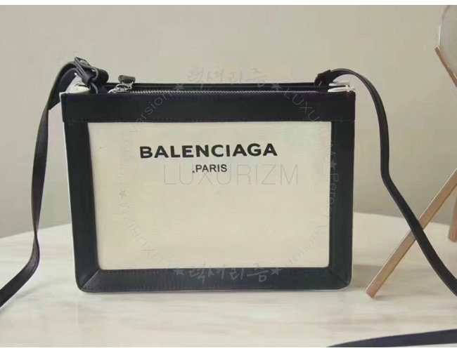 balenciaga1-0502-002.jpg