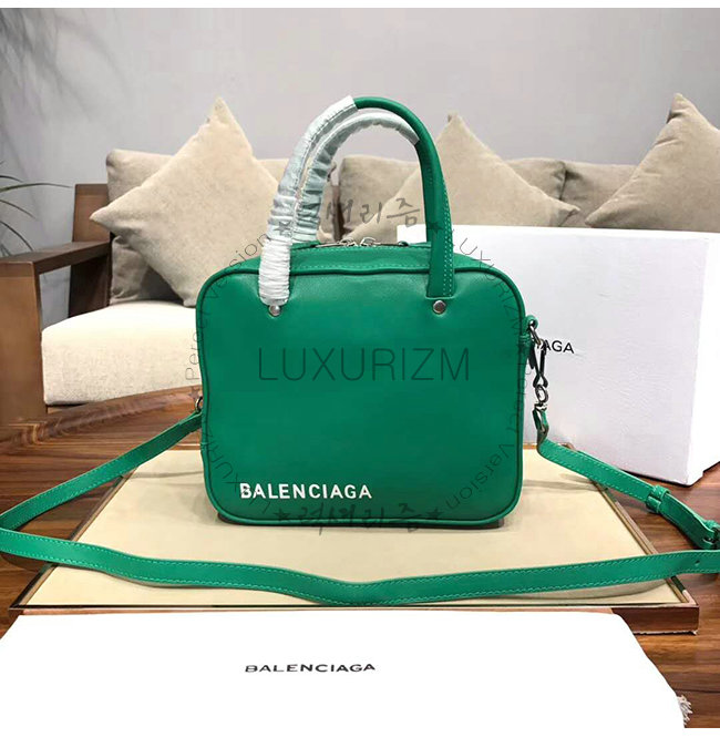 balenciaga1-0628-001.jpg